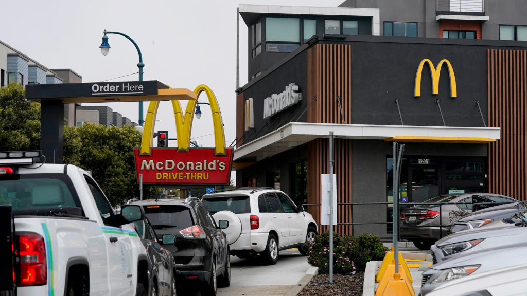 McDonald's có kế hoạch sa thải nhân viên và tái cơ cấu công ty